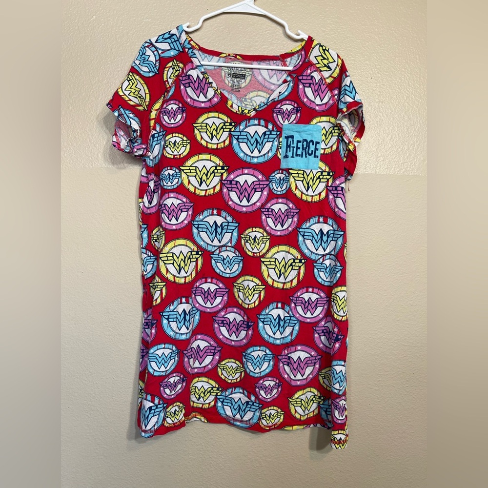 Wonder Woman Graphic 100% Cotton Sleep Shirt pajamas size L/XL